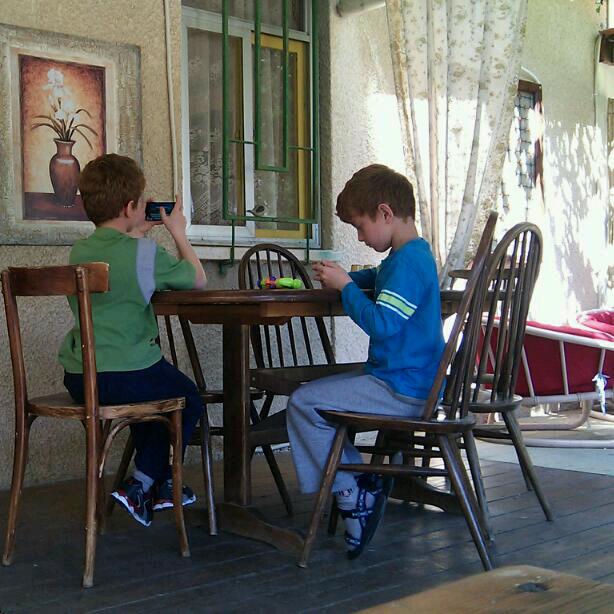 ג’ינג’ונים עם אייפונים