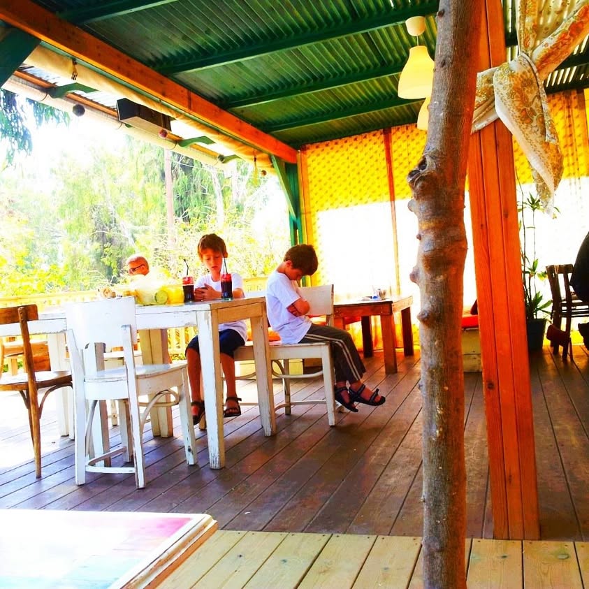 המשך מעקב, הג׳ינג׳ונים בריב אייפונים