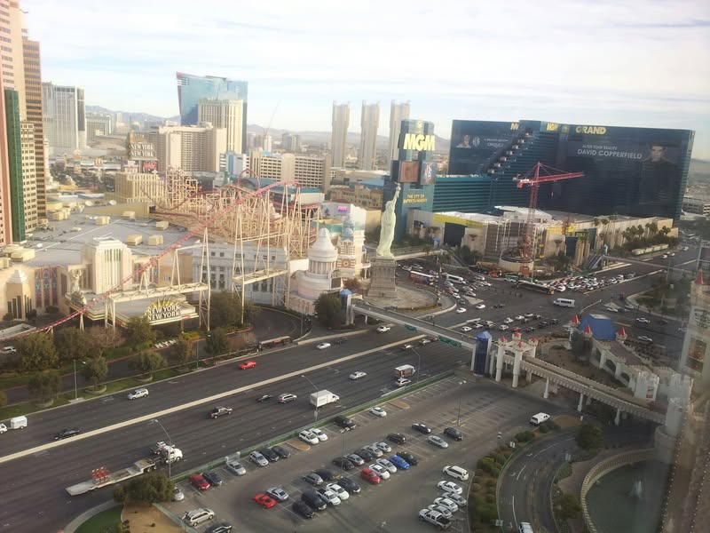 טוב, בינתיים לאס וגאס דוחה אותי ברמות, וגם התערוכה המונית…