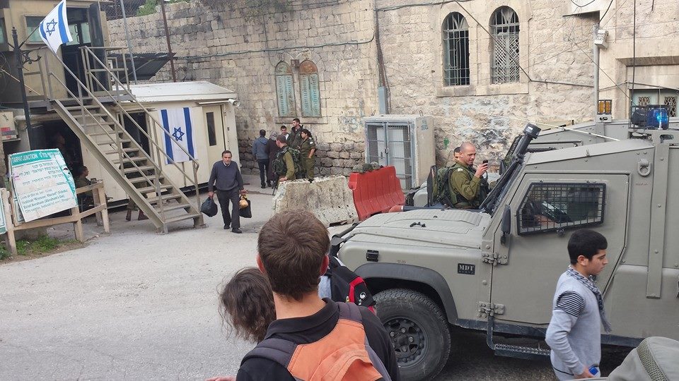 המחסום בלב חברון, בין שטחי H1 ו-H2