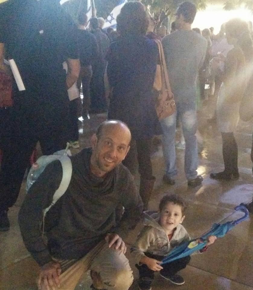 כנראה שבאמת יש כשל בהסברת שוד הגז לציבור, כי באמצע…