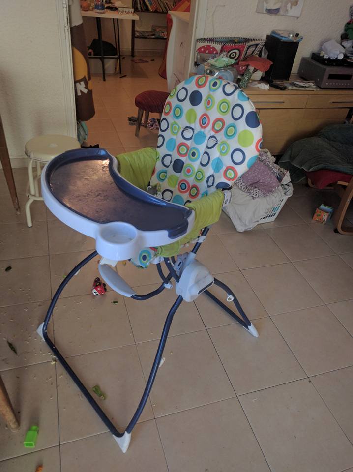 פריטים נבחרים ממכירת החצר – כסא אוכל לתינוק, מכונת כביסה,…