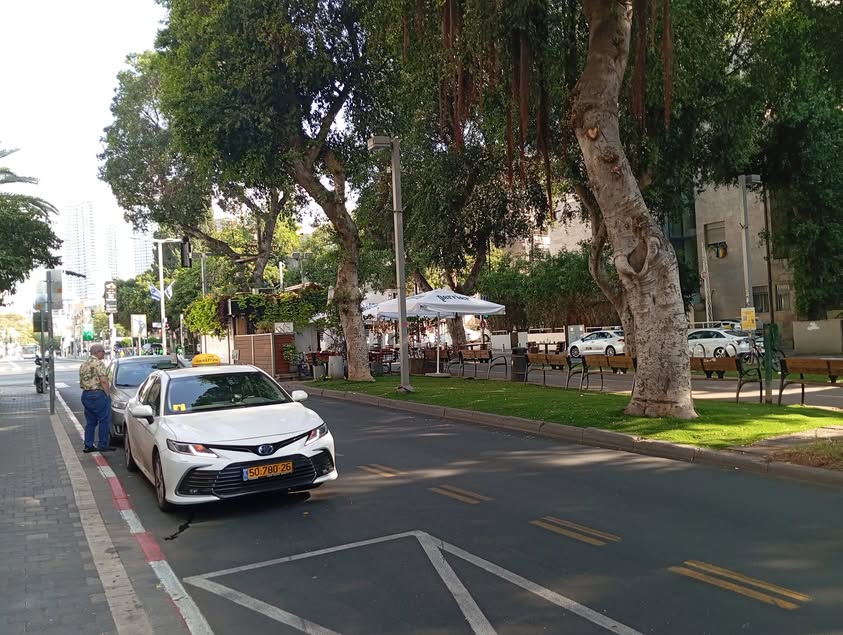 דיווח חי מהשדרה – אולי אין דבר מקטב מכוס קפה….